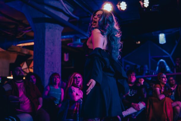 Laye Lowe performing at the Twisted Element