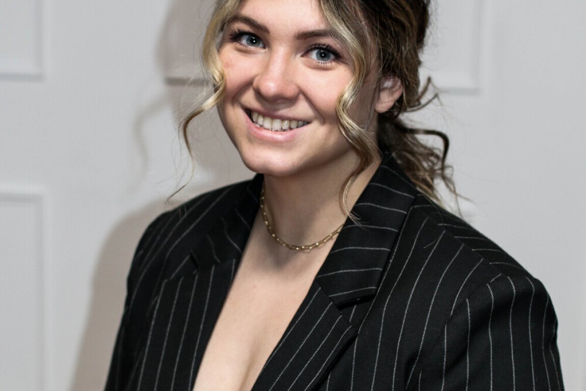Elle McLean