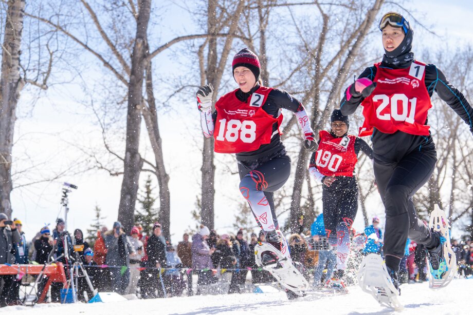 Snowshoeing race